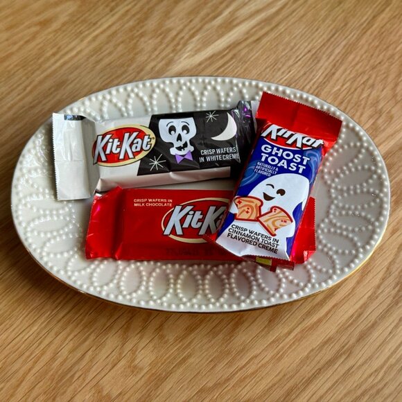 Lenox Trinket/Soap Dish Beaded Lace Trim, Ivory with Gold Tone Accent - Picture 5 of 9